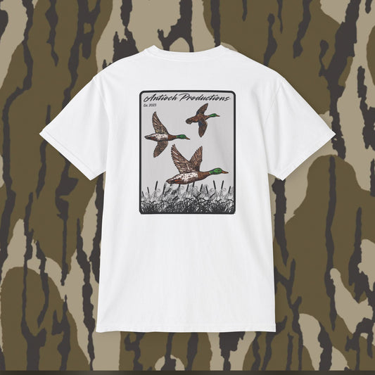 Unisex Pocket T-Shirt with Vintage Duck Design
